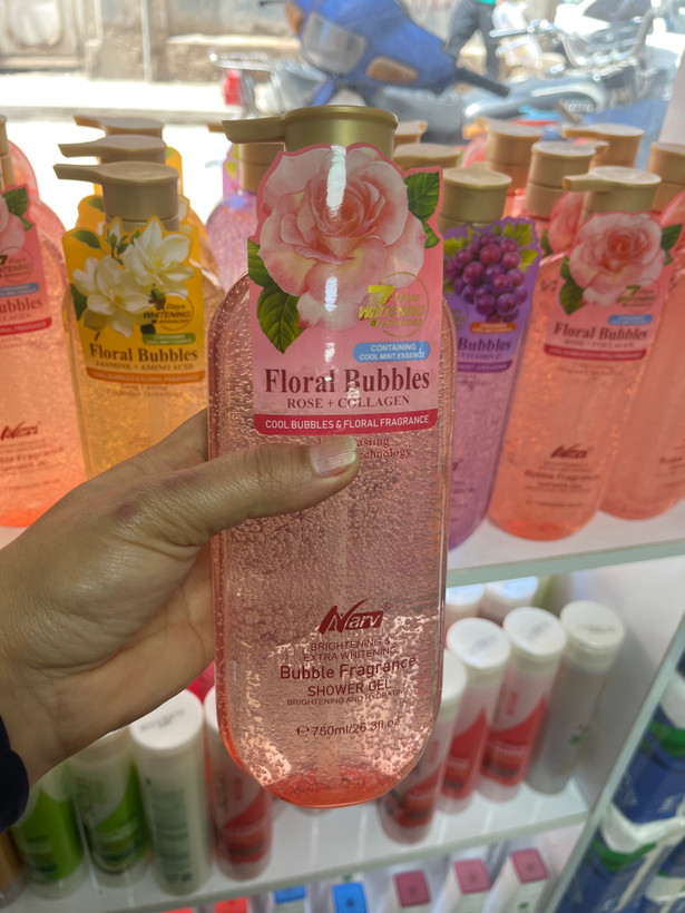 شامپو بدن عطری و روشنکننده ناری (Nary) مدل Rose + Collagen حجم ۷۵۰ میلیلیتر