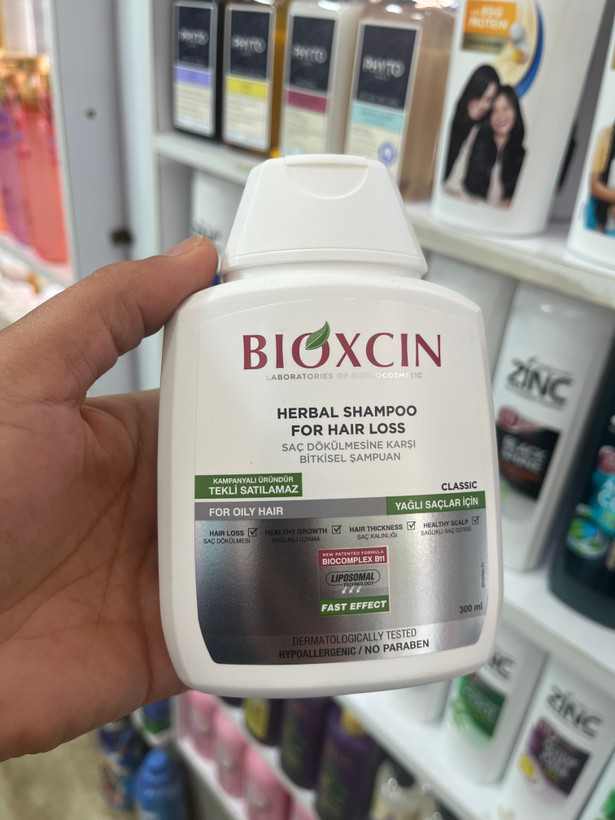 شامپو ضد ریزش گیاهی بیوکسین Bioxcin مدل Classic مخصوص موهای چرب - ۳۰۰ میلیلیتر