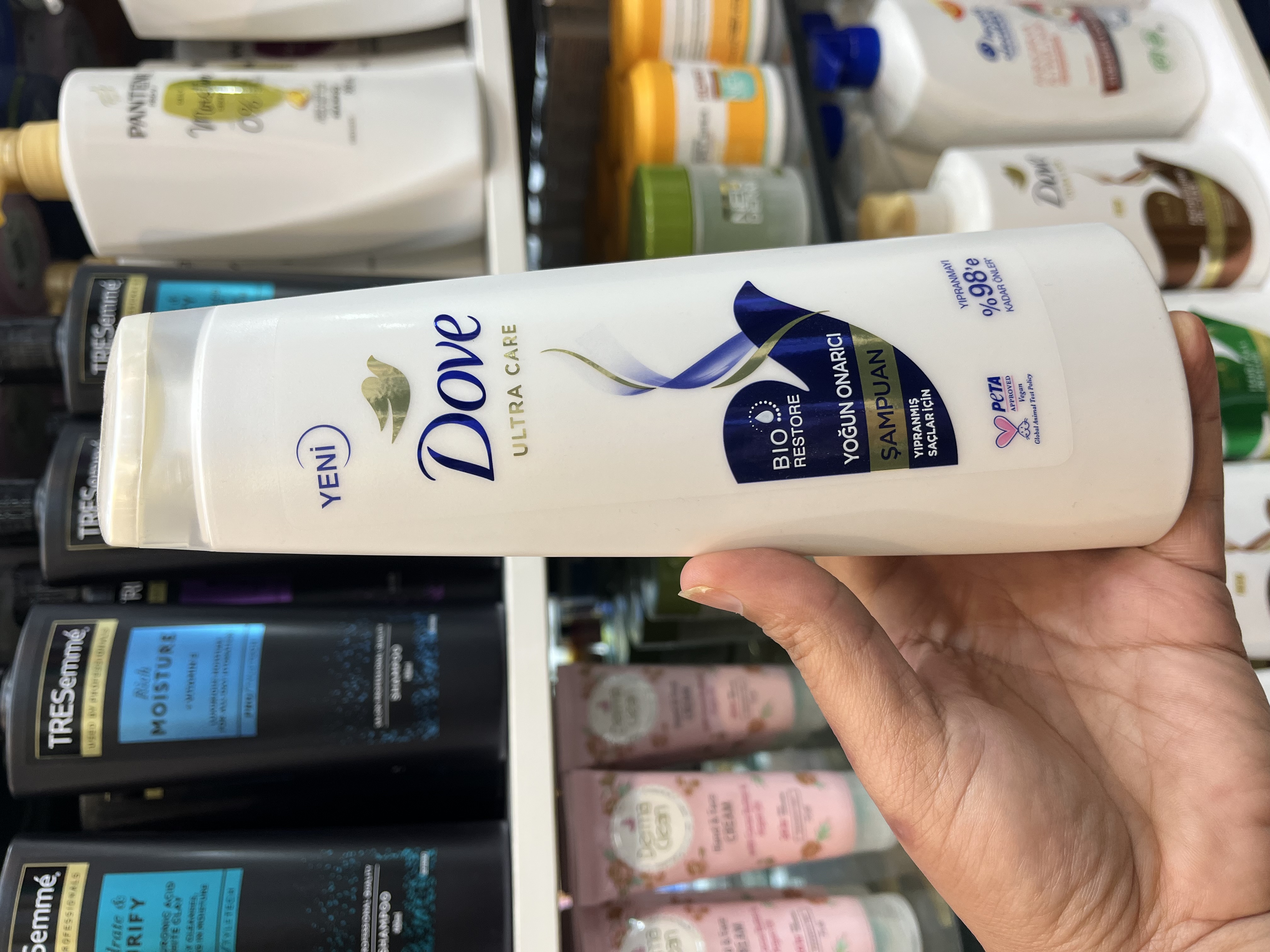 شامپو داو مدل Yoğun Onarıcı (Yenileyici) حاوی تکنولوژی Bio-Restore مخصوص موهای آسیبدیده – 400 میلیلیتر (یا حجم قید شده روی بطری)