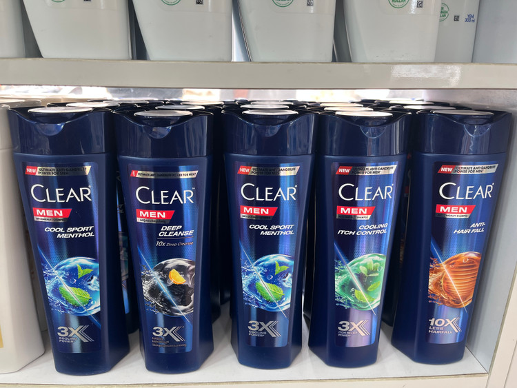 شامپو ضد شوره و کنترلکننده چربی کلیر مردانه (Clear Men) مدل Oil Control حجم ۳۱۵ میلیلیتر