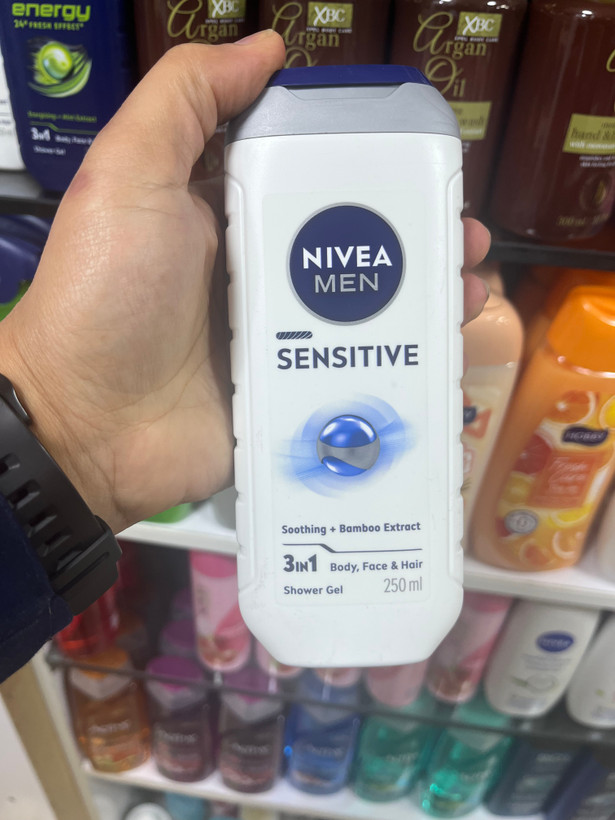 ژل استحمام ۳ در ۱ نیوآ من (NIVEA MEN) مدل Sensitive – حاوی عصاره بامبو – حجم ۲۵۰ میلیلیتر