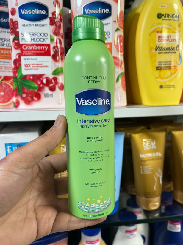 اسپری لوسیون بدن وازلین (Vaseline) مدل Aloe Soothe (آلوئهورا) – حجم ۱۹۰ میلیلیتر