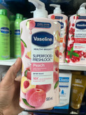 لوسیون بدن آبرسان وازلین (Vaseline) مدل Superfood Freshlock حاوی هلو و ویتامین E – حجم ۵۰۰ میلیلیتر