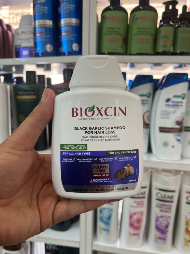 شامپو ضد ریزش سیر سیاه بیوکسین (Bioxcin) بدون سولفات – حجم ۳۰۰ میلیلیتر