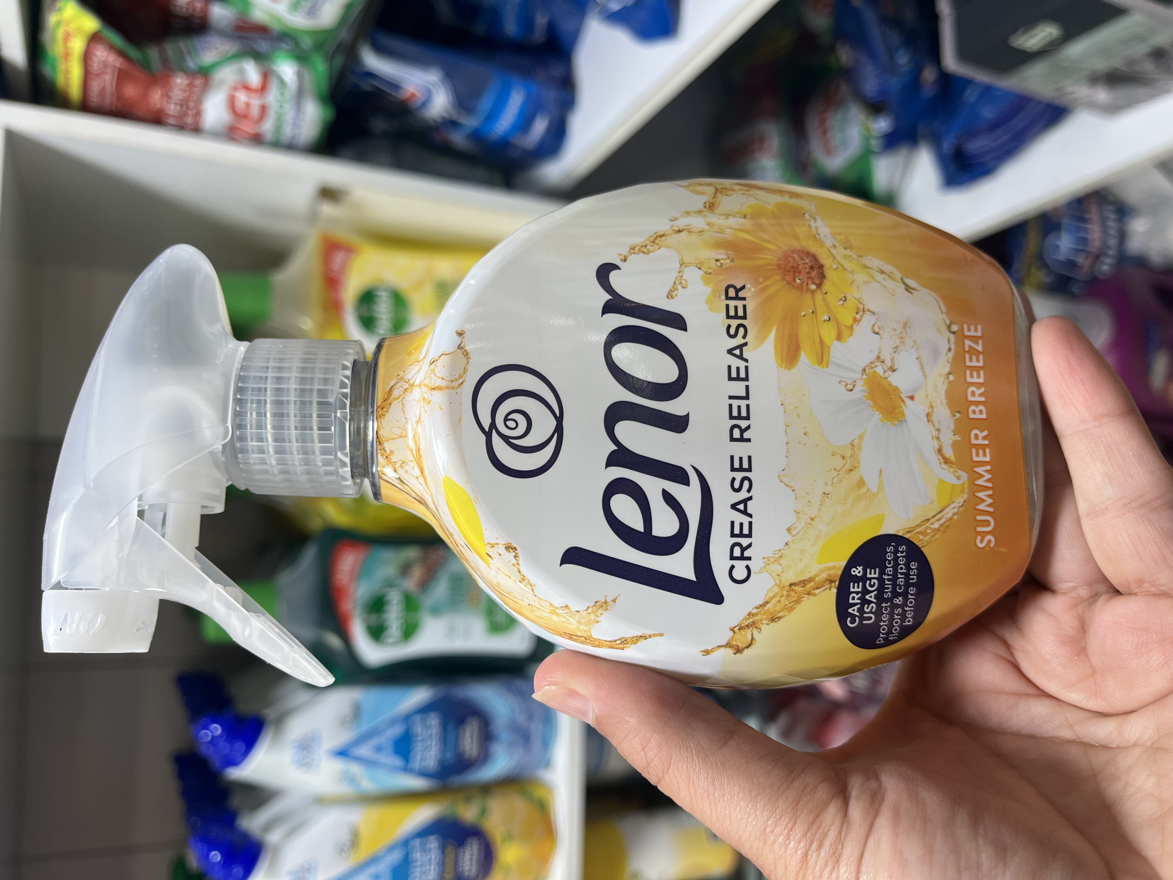 اسپری اتوی فوری و رفع چروک لنور (Lenor) مدل Spring Awakening حجم ۵۰۰ میلیلیتر