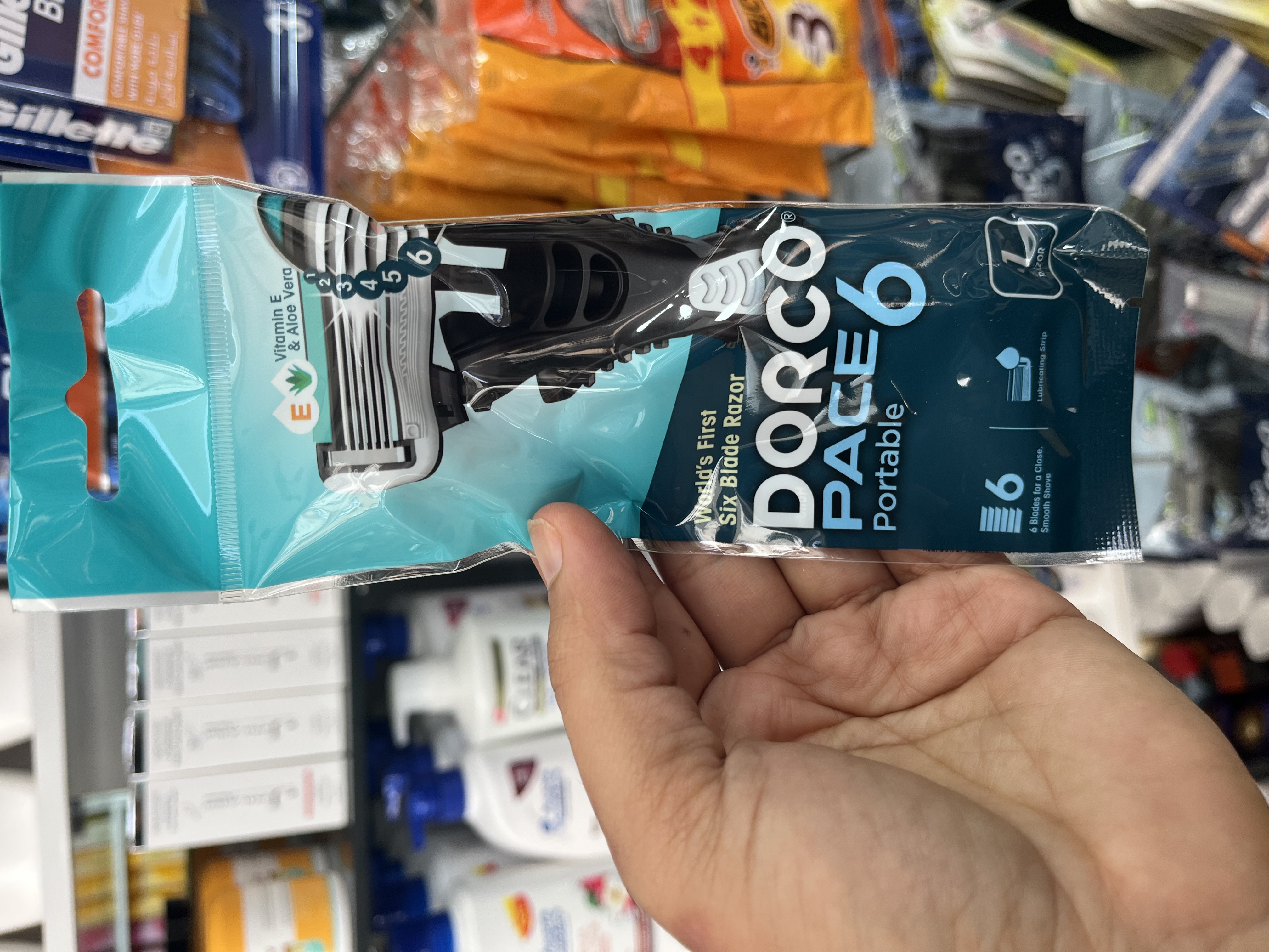 خودتراش ۶ تیغه دورکو (DORCO) مدل PACE 6 - دارای نوار ویتامین E و آلوئه‌ورا