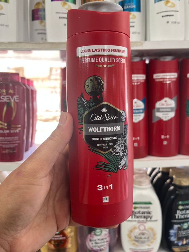 شامپو ۳ کاره سر، بدن و صورت اولد اسپایس (Old Spice) مدل Wolfthorn - حجم ۴۰۰ میلیلیتر