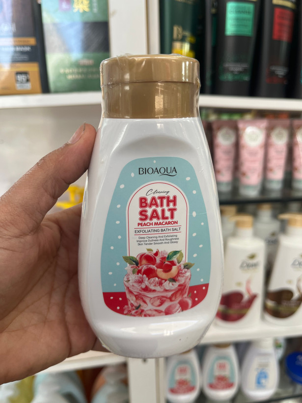 نمک بدن بیوآکوا (BIOAQUA) مدل Peach Macaron - حاوی عصاره هلو (وزن ۴۳۰ گرم)