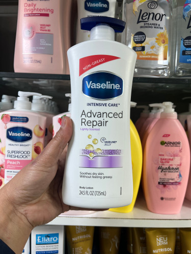 لوسیون بدن وازلین (Vaseline) مدل Advanced Repair - ترمیمکننده قوی پوستهای خشک (حجم ۷۲۵ میلیلیتر)