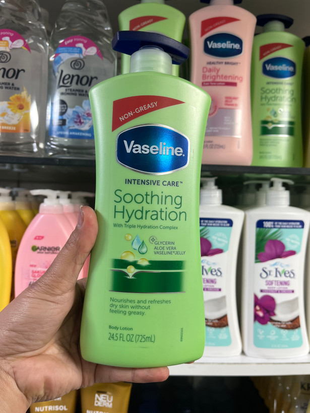 لوسیون بدن وازلین (Vaseline) مدل Soothing Hydration - حاوی عصاره آلوئهورا و گلیسیرین (حجم ۷۲۵ میلیلیتر)