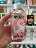 تونر تسکیندهنده و پاککننده گارنیه (Garnier) حاوی گل رز - مخصوص پوستهای خشک و حساس (حجم ۲۰۰ میلیلیتر)
