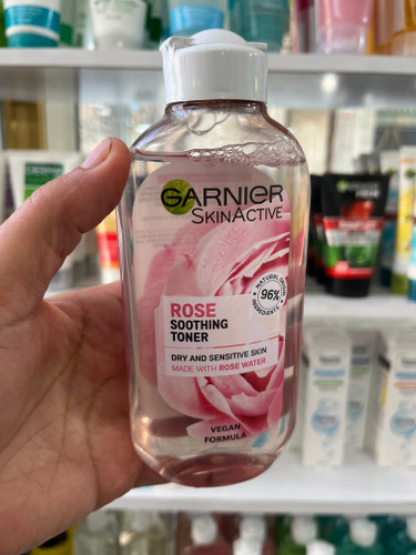 تونر تسکیندهنده و پاککننده گارنیه (Garnier) حاوی گل رز - مخصوص پوستهای خشک و حساس (حجم ۲۰۰ میلیلیتر)