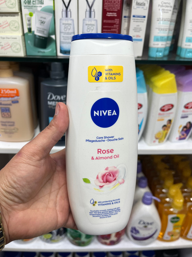 شامپو بدن نیوآ (NIVEA) مدل گل رز و روغن بادام - حجم ۵۰۰ میلیلیتر