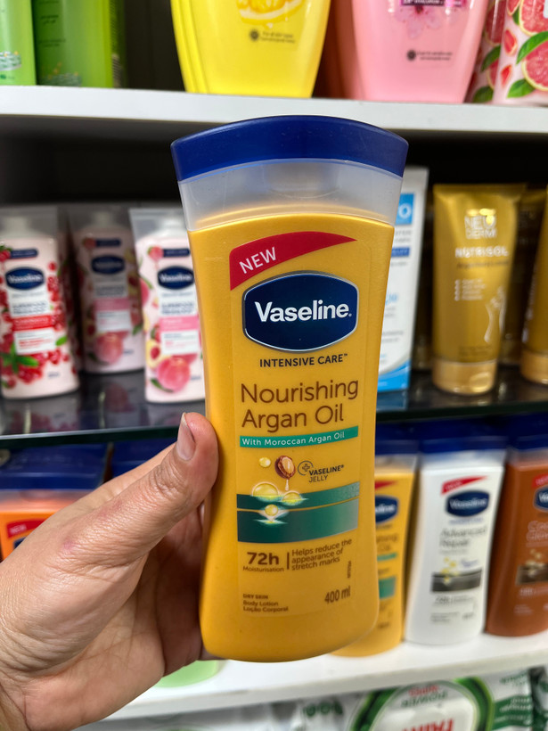 لوسیون بدن وازلین (Vaseline) مدل نوریشینگ (Nourishing) - حاوی روغن آرگان مراکشی (حجم ۴۰۰ میلیلیتر)