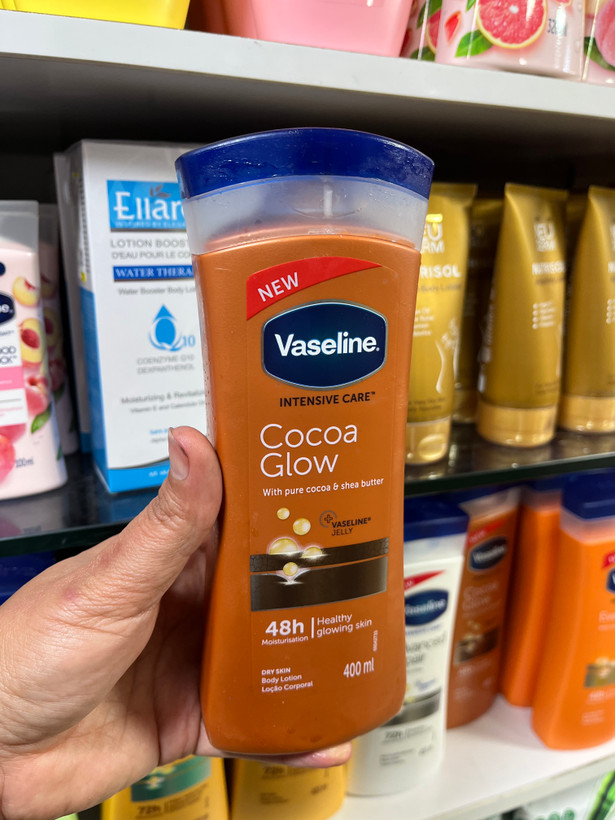 لوسیون بدن وازلین (Vaseline) مدل کاکائو گلو (Cocoa Glow) - حاوی کره کاکائو و شیباتر (حجم ۴۰۰ میلیلیتر)
