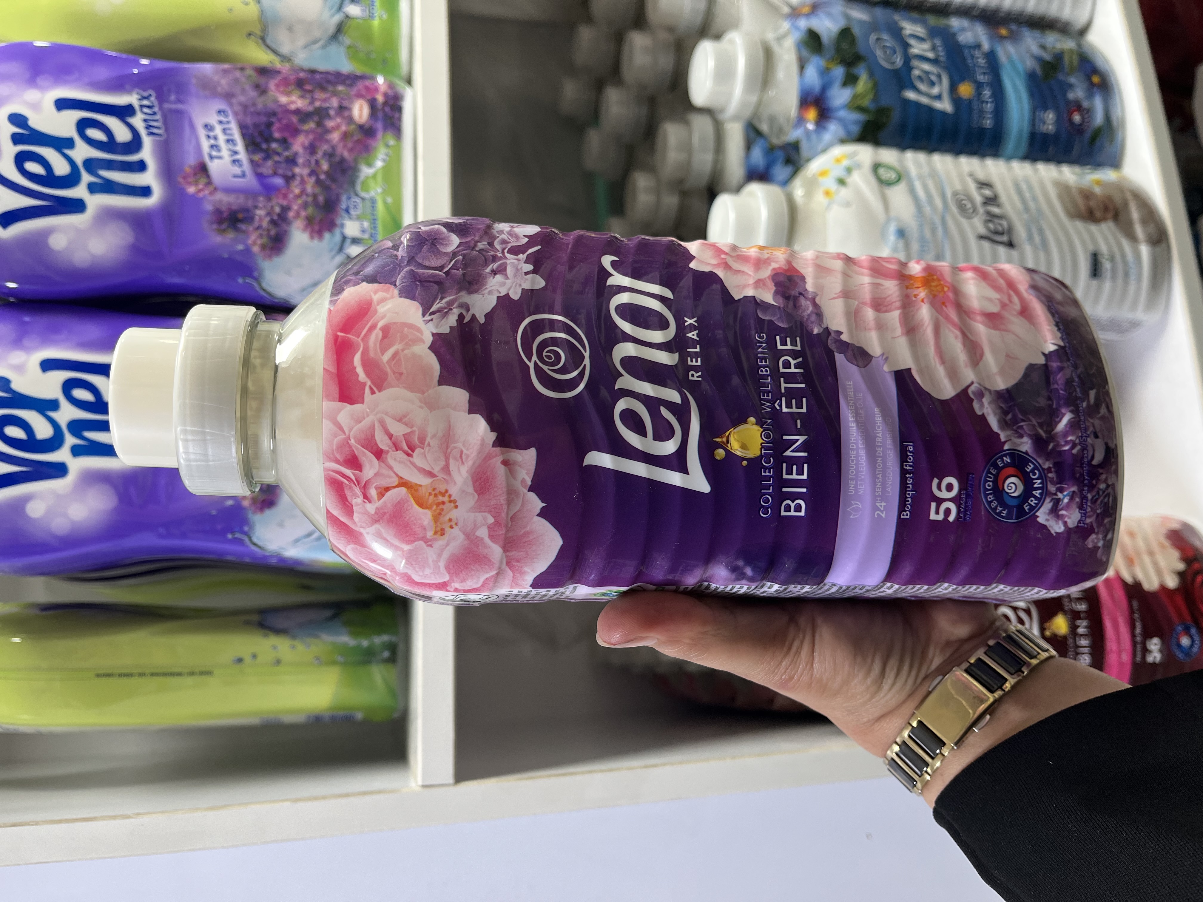 نرمکننده لباس لنور (Lenor) سری Wellbeing مدل Relax - حاوی اسانس روغنی (۵۶ بار شستشو) - ۱.۴ لیتری