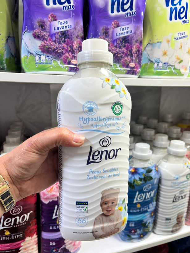 نرمکننده لباس کودک و پوستهای حساس لنور (Lenor) مدل Peaux Sensibles - (۵۶ بار شستشو) - ۱.۴ لیتری