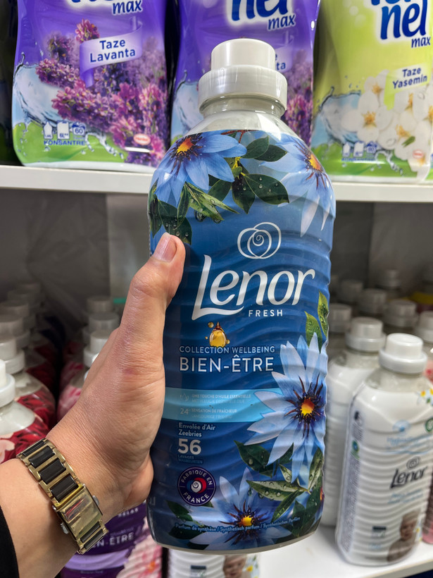 نرمکننده لباس لنور (Lenor) سری Wellbeing مدل Envolée d'Air (رایحه خنک اقیانوسی) - حاوی اسانس روغنی - ۵۶ بار شستشو