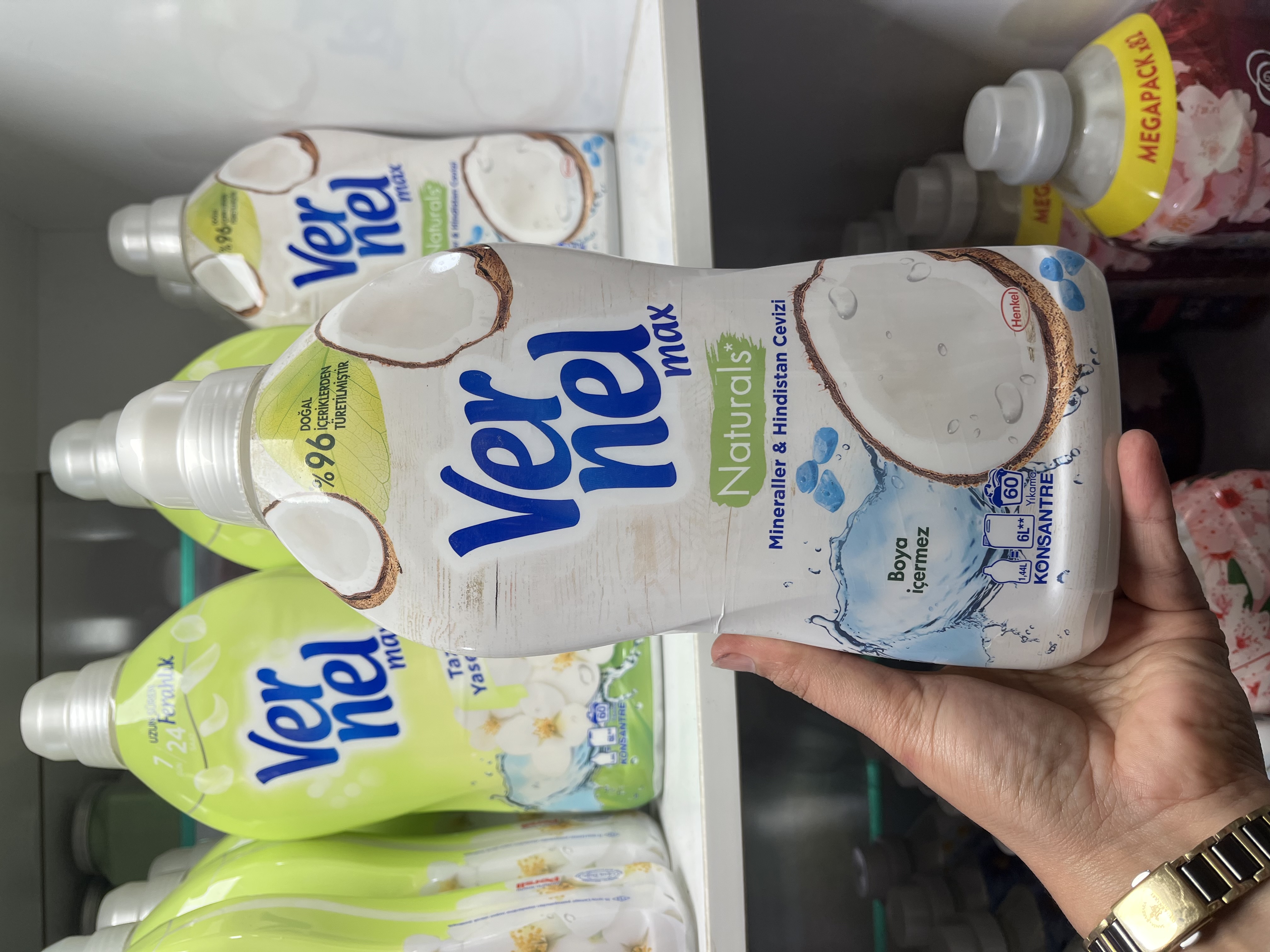 نرمکننده لباس ورنل (Vernel) مدل Naturals Minerals & Coconut - (۶۰ بار شستشو) - ۱.۴۴ لیتری