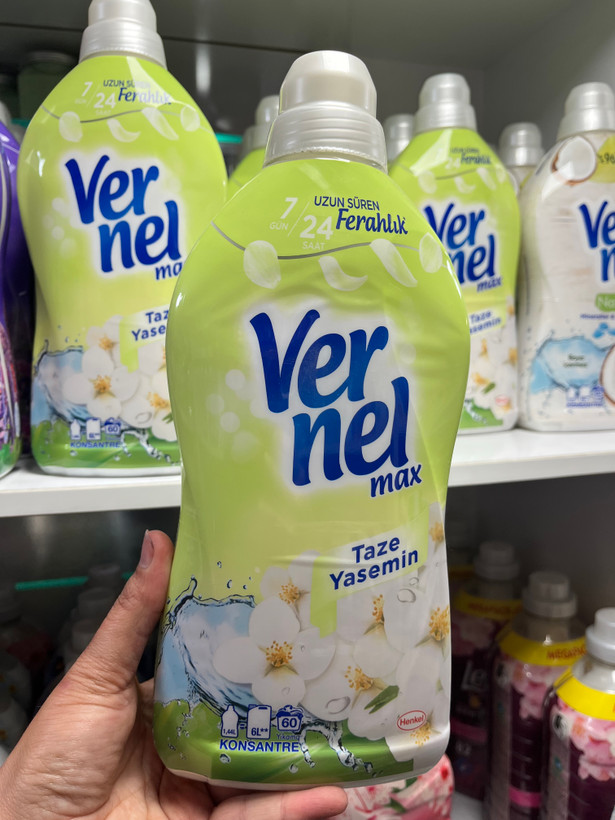 نرمکننده لباس ورنل (Vernel) مدل Max Taze Yasemin - رایحه گل یاس (۶۰ بار شستشو) - ۱.۴۴ لیتری