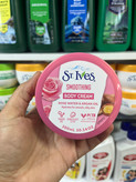 کرم بدن مرطوبکننده و نرمکننده سنتیوز (St. Ives) با رایحه گل رز و روغن آرگان - ۳۰۰ میلیلیتر