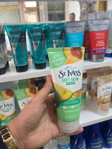 اسکراب لایهبردار و نرمکننده استیوز (St. Ives) مدل آووکادو و عسل حجم ۱۷۰ گرم