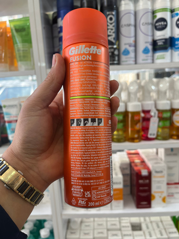 ژل اصلاح صورت ژیلت (Gillette) سری Fusion مدل Sensitive حاوی روغن بادام - ۲۰۰ میلیلیتر