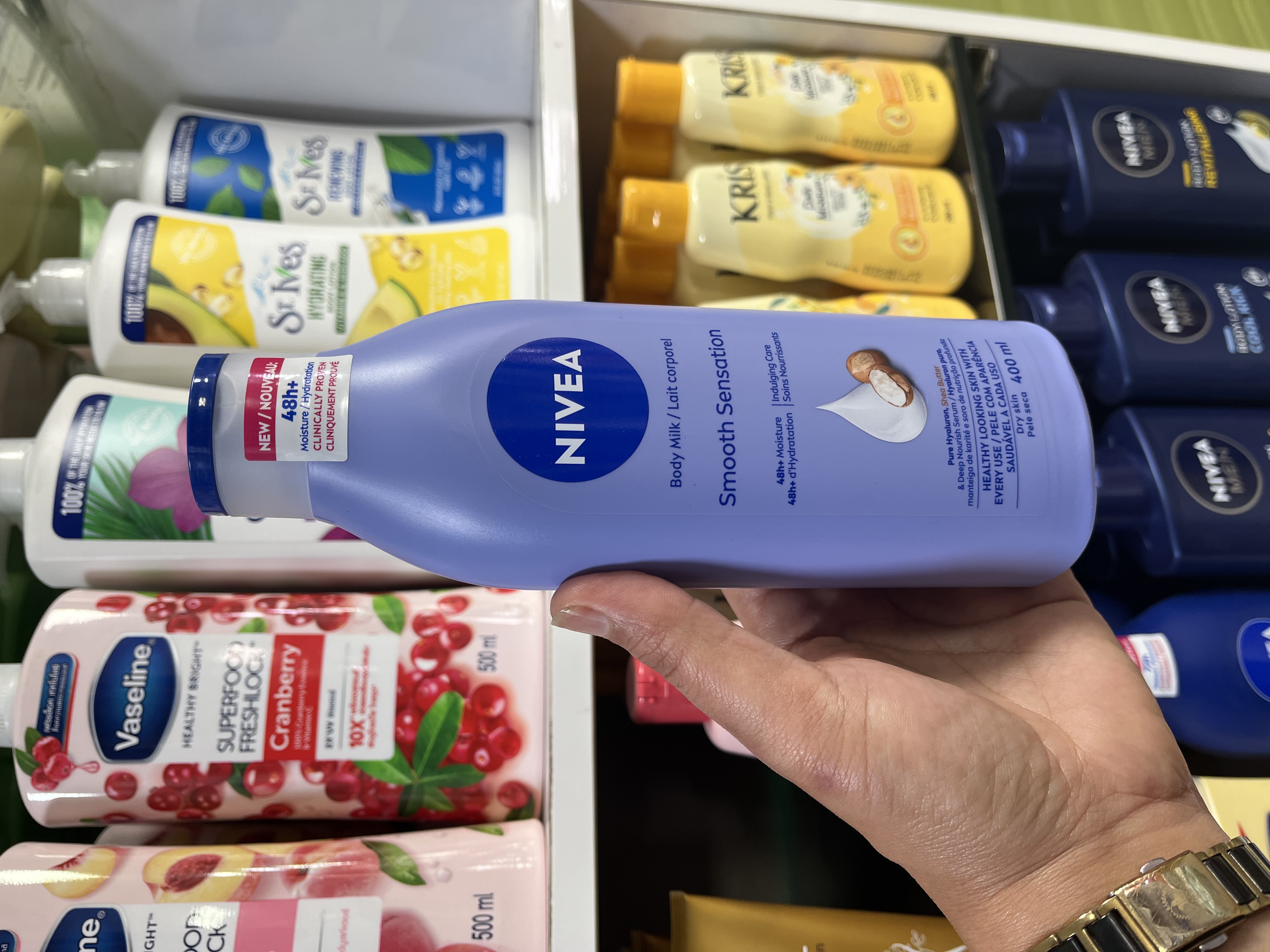 لوسیون بدن نیوآ Nivaمدل Smooth Sensation حاوی هیالورونیک اسید و شی‌باتر - حجم ۴۰۰ میلی‌لیتر