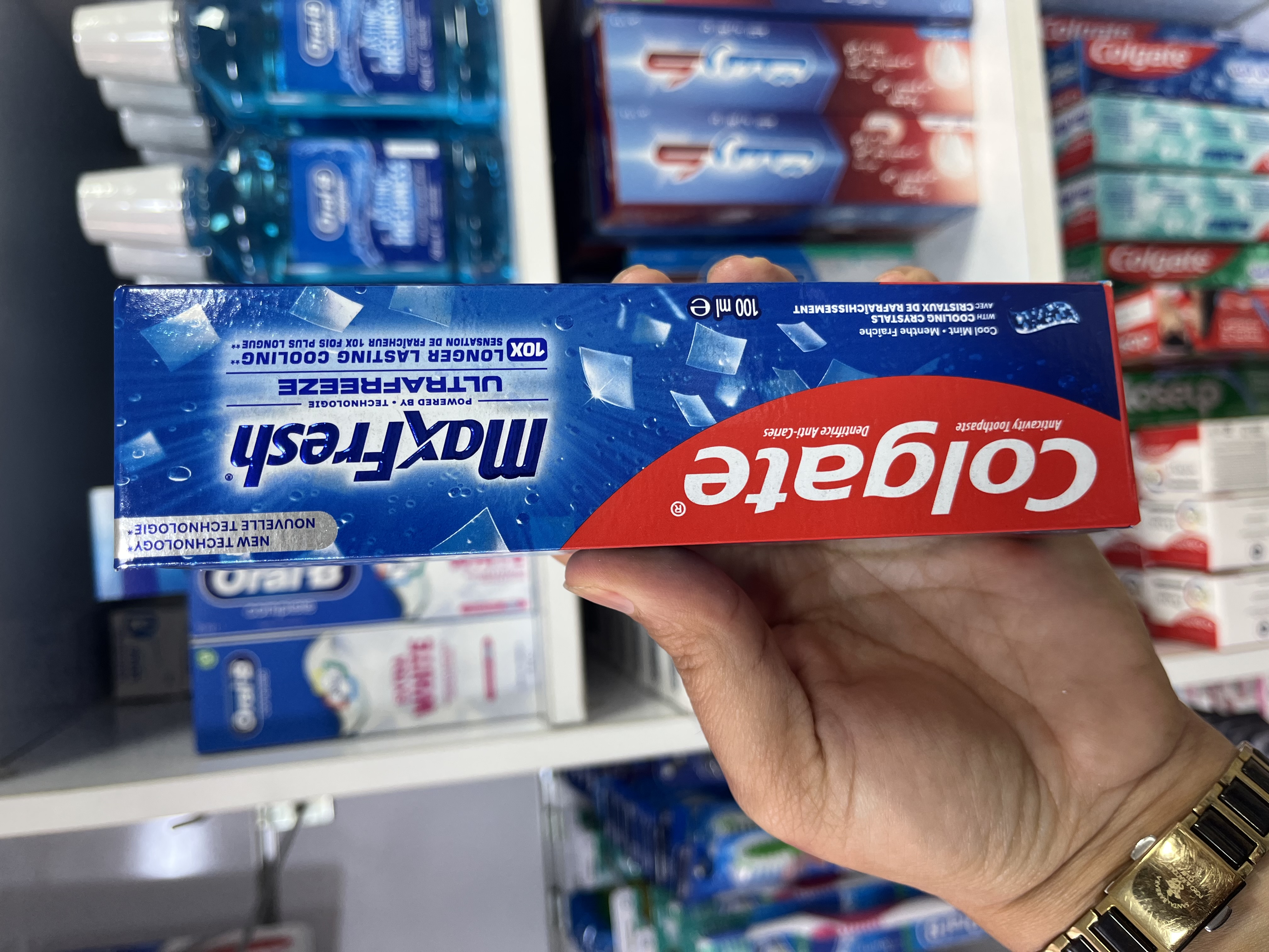 خمیر دندان کلگیت (Colgate) مدل ماکس فرش اولترا فریز - محافظت ضد پوسیدگی با تکنولوژی یخ‌زدگی
