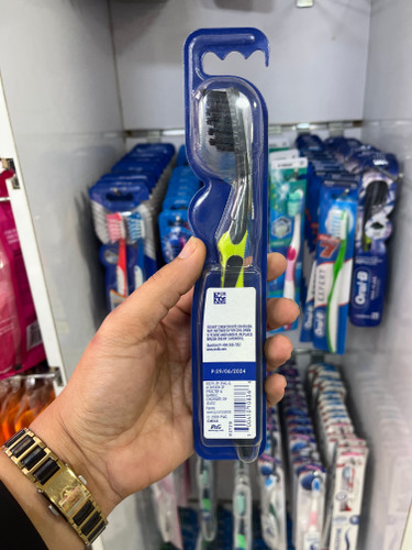 مسواک اورال-بی (Oral-B) مدل پرو-فلکس ذغال - الیاف نرم خالصکننده با ذغال فعال و حذف ۹۰٪ لکهها