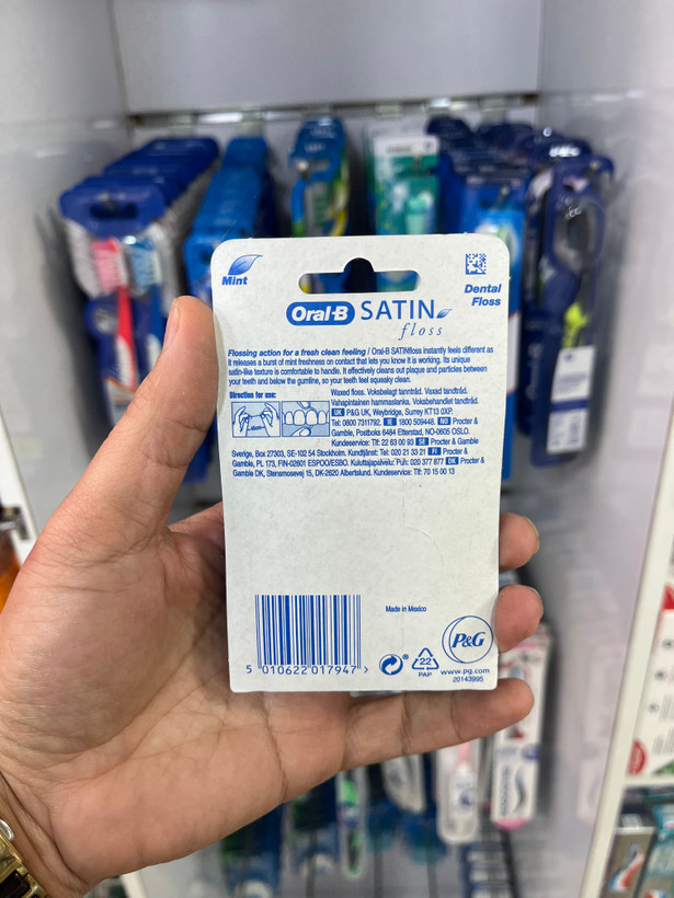 نخ دندان اورال-بی (Oral-B) مدل ساتین نعنا - رشتههای ابریشمی مومدار با طعم تازگیبخش و پاککننده عمیق