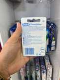 نخ دندان اورال-بی (Oral-B) مدل اسنشال - رشتههای مومدار با طعم نعنا و مقاومت بالا در برابر پاره شدن