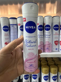 اسپری ضد تعریق زنانه نیوآ (Nivea) مدل نچرال رادیانس (Natural Radiance) - روشنکننده و حاوی ویتامین C