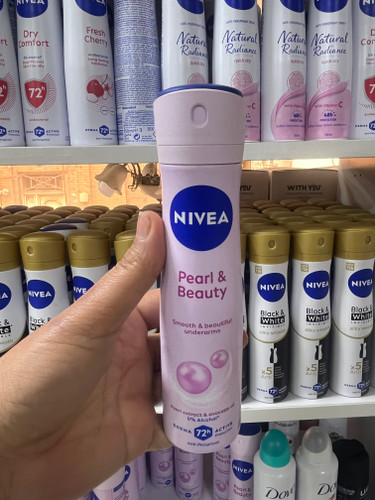 اسپری ضد تعریق نیوآ (Nivea) مدل Pearl & Beauty - حاوی عصاره مروارید، ۷۲ ساعته و فاقد الکل