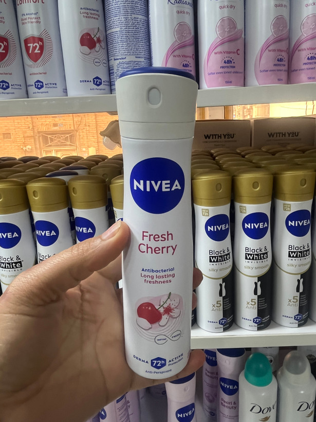 اسپری ضد تعریق نیوآ (Nivea) مدل فرش چری (Fresh Cherry) - رایحه گیلاس، ۷۲ ساعته