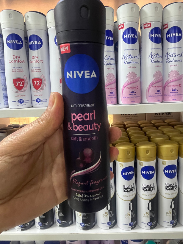اسپری ضد تعریق نیوآ (Nivea) مدل Radiance Pearl & Beauty - رایحه پیرل و عطر، ۴۸ ساعته و فاقد الکل