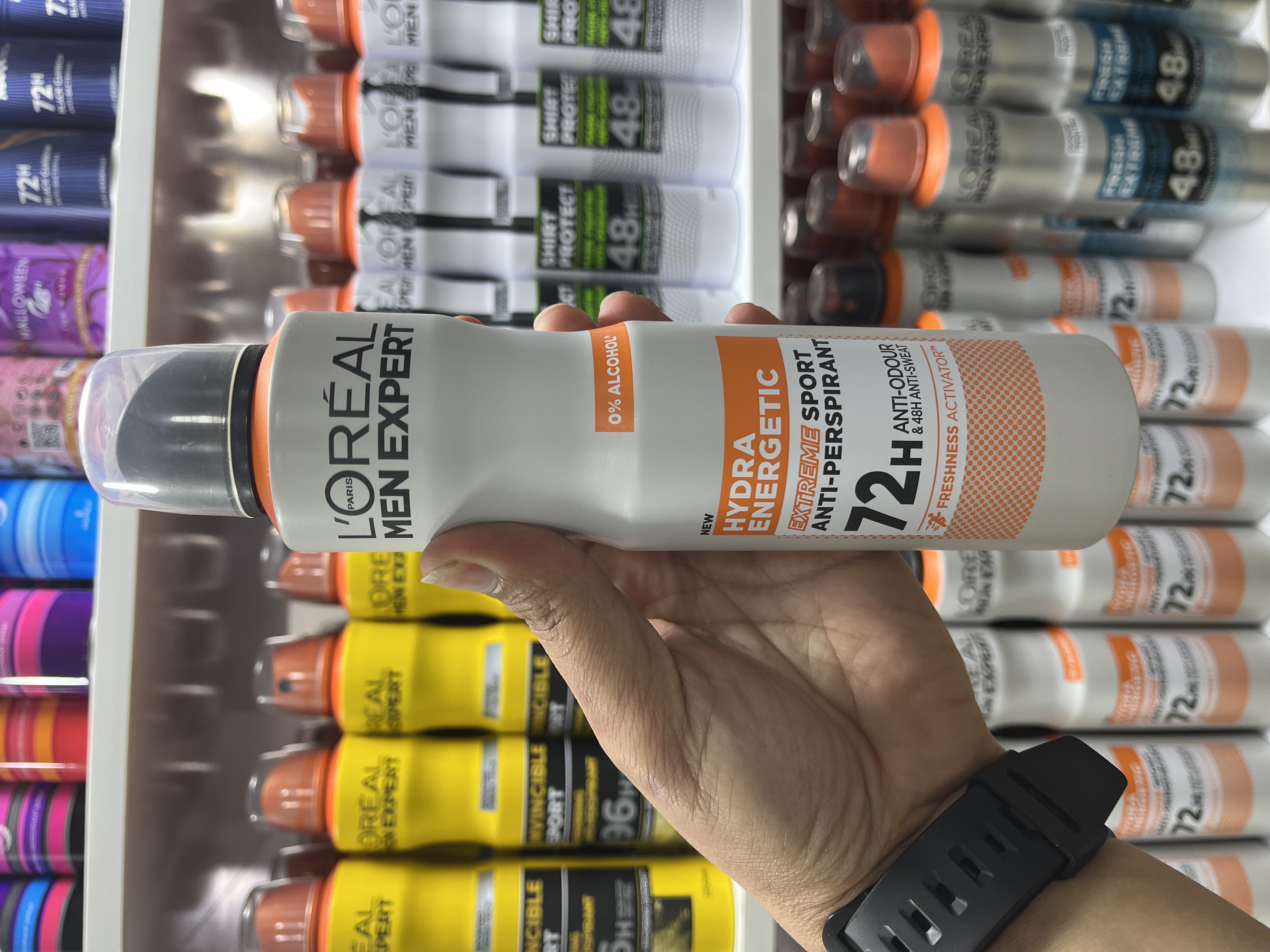 اسپری ضدتعریق L'Oréal مدل Hydra Energetic Extreme Sport (بدون الکل) - ضد بوی بد ۷۲ ساعته و ضدتعریق ۴۸ ساعته (حجم ۲۵۰ میل)