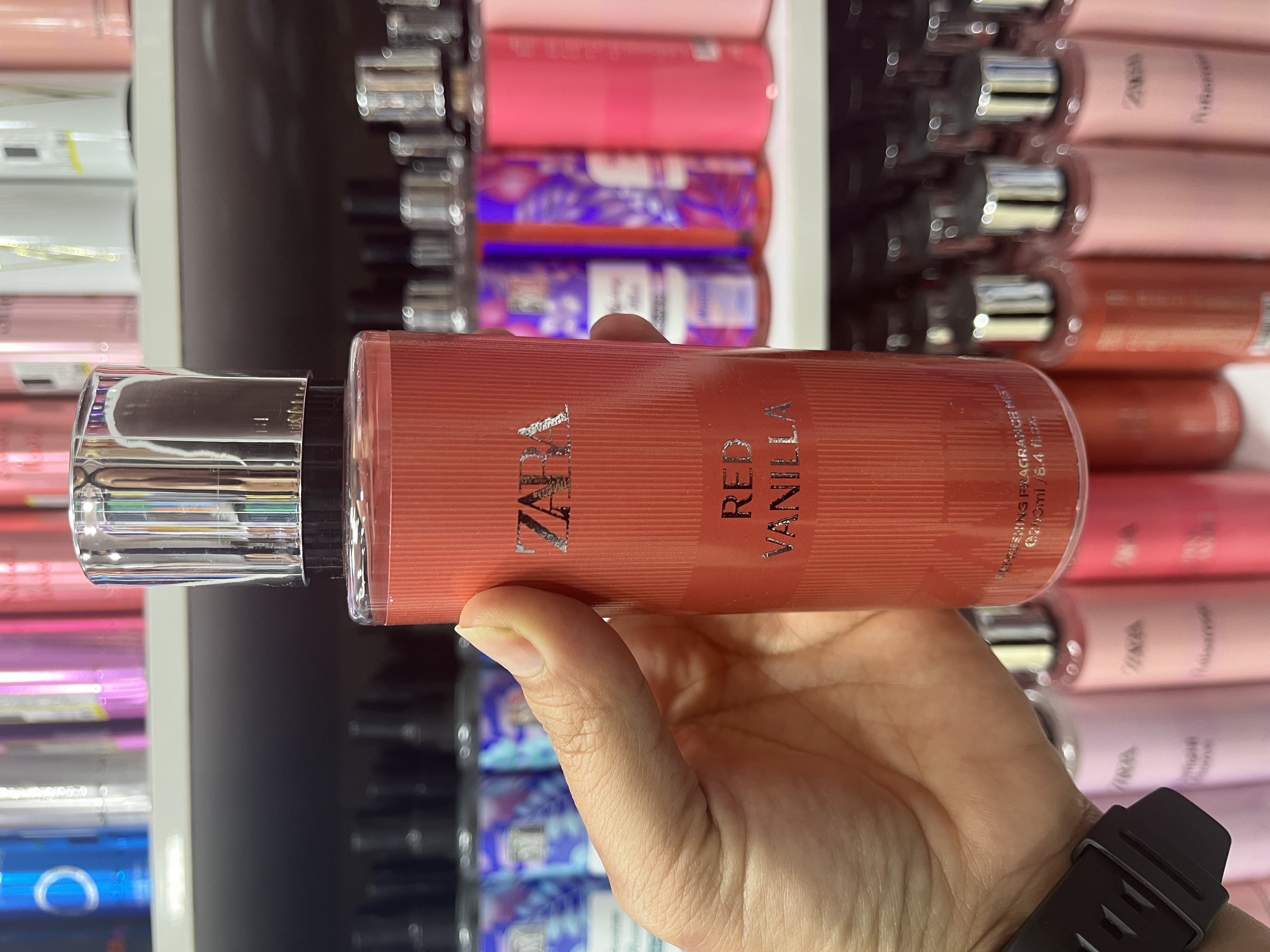 بادی اسپلش زَنانه زارَا (ZARA) مدل Red Vanilla حجم ۲۵۰ میلی‌لیتر