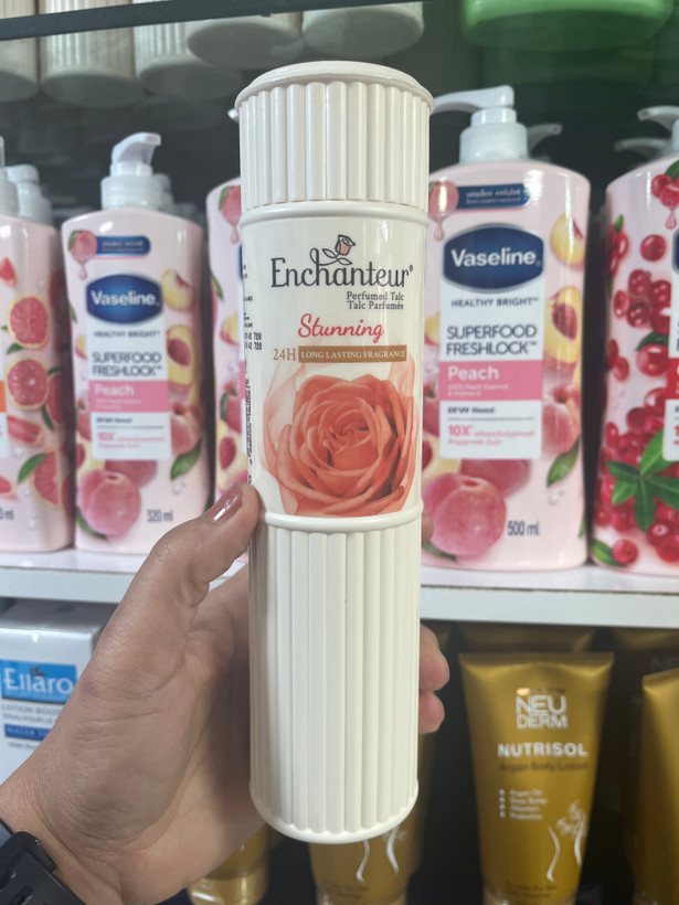 پودر خوشبوکننده بدن زَنانه اِنچِنتور (Enchanteur) مدل Stunning حجم ۲۵۰ گرم