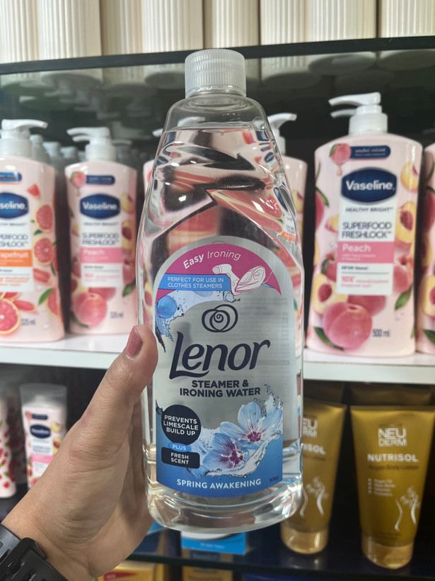 مایع اتو و بخارگر لِنور (Lenor) مدل Spring Awakening حجم ۱ لیتر