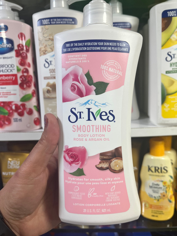 لـوسـیـون بـدن نـرمکـنـنـده سـنـت ایـوز (St. Ives) مـدل گل رز و روغـن آرگـان