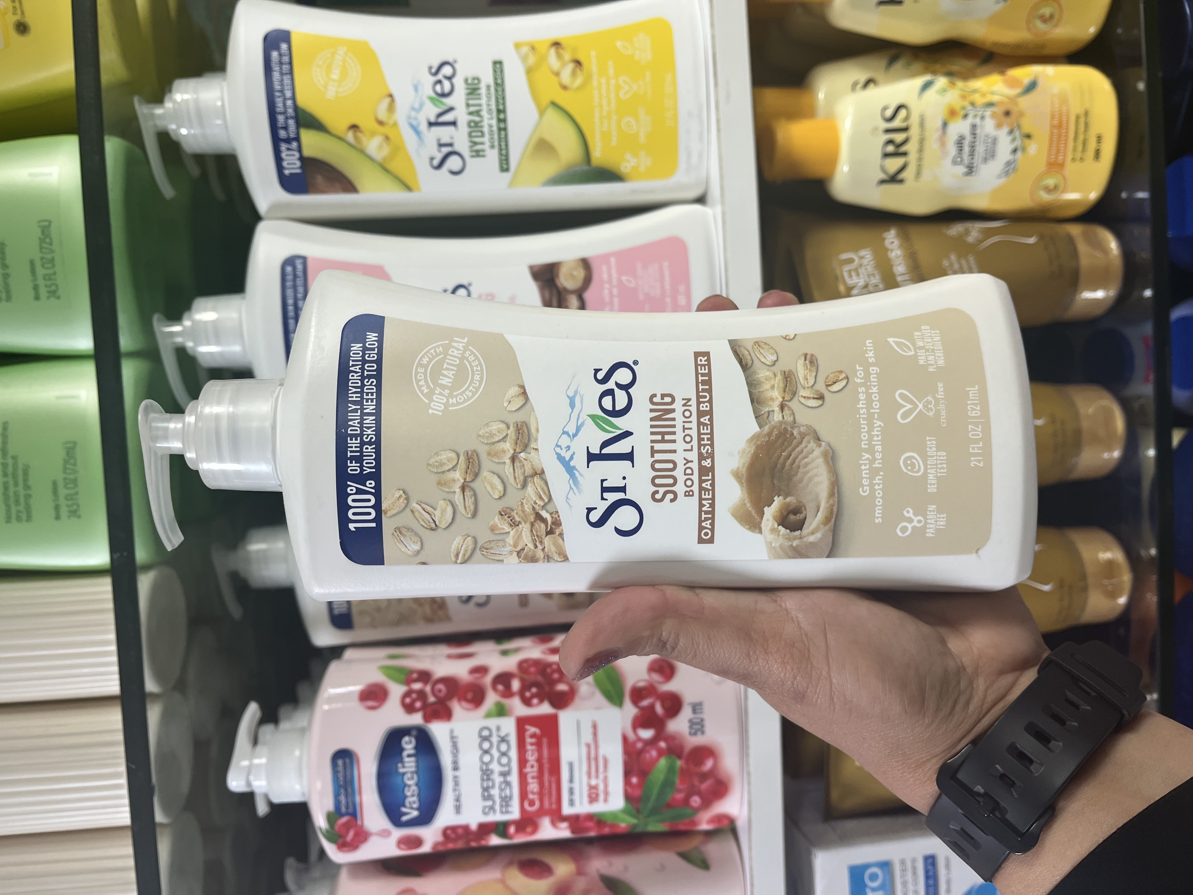 لوسیون بـدن تـسکین‌دهـنـده استیویز-سن تیوز (St. Ives) مـدل جـو دوسـر و کـره شـی