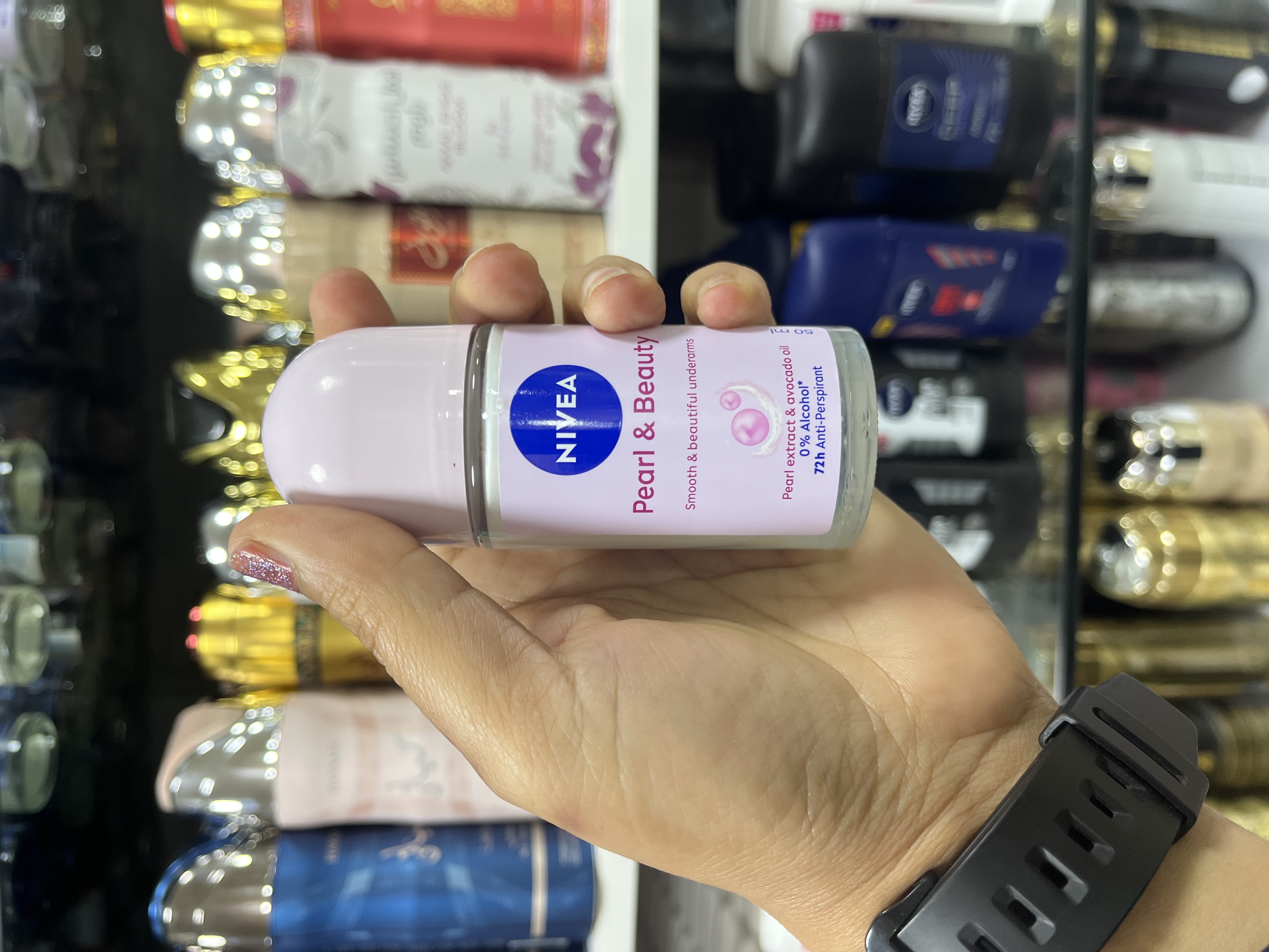 مـام رول زنانه نـیـوآ (Nivea) مـدل Pearl & Beauty (مـرواریدی) حـجـم ۵۰ مـیـل
