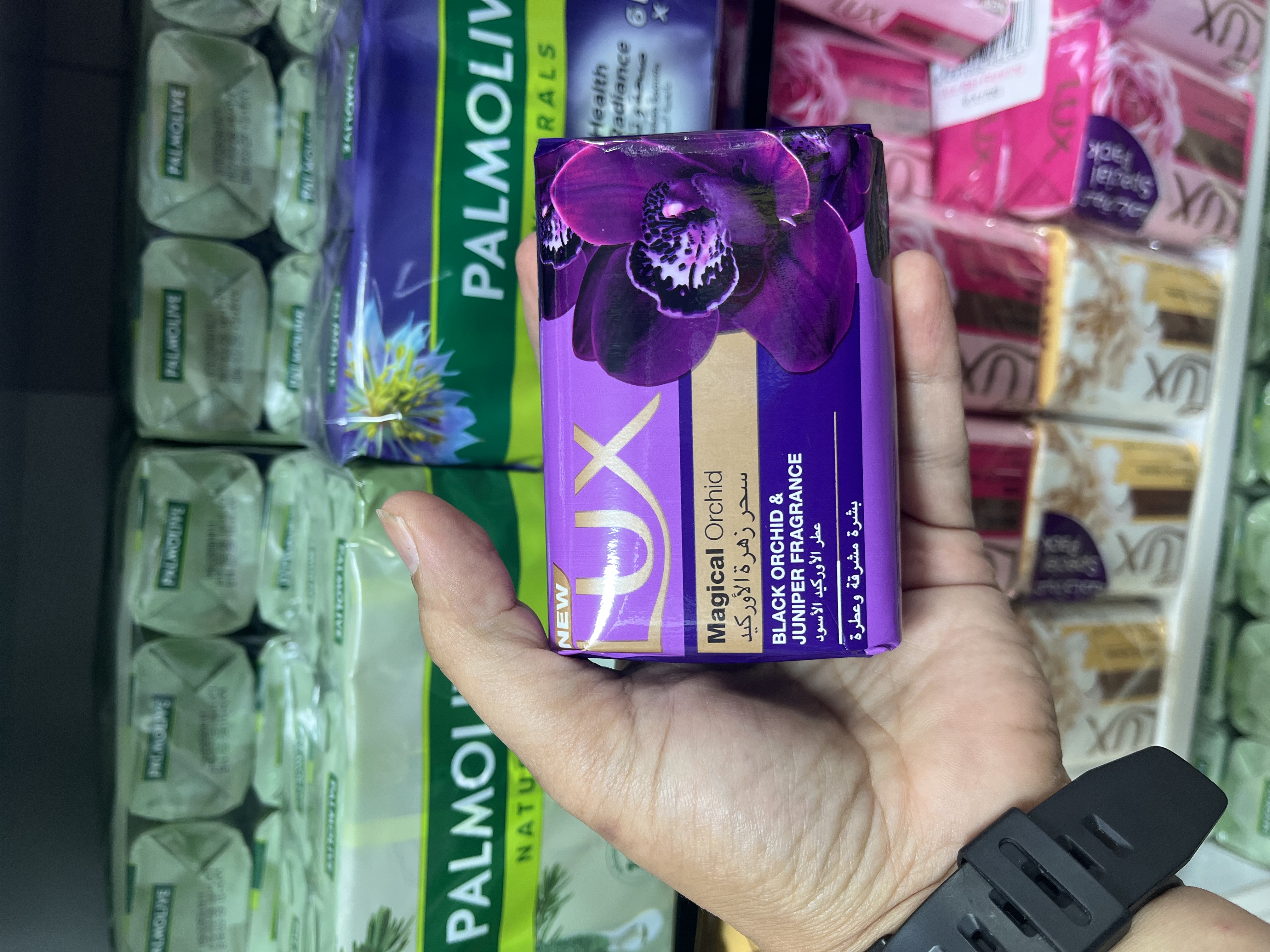 صـابـون لـوکـس (LUX) مـدل Magical Orchid با عطر ارکیده سیاه و سرو کوهی - حـجـم ۱۷۰ گـرم