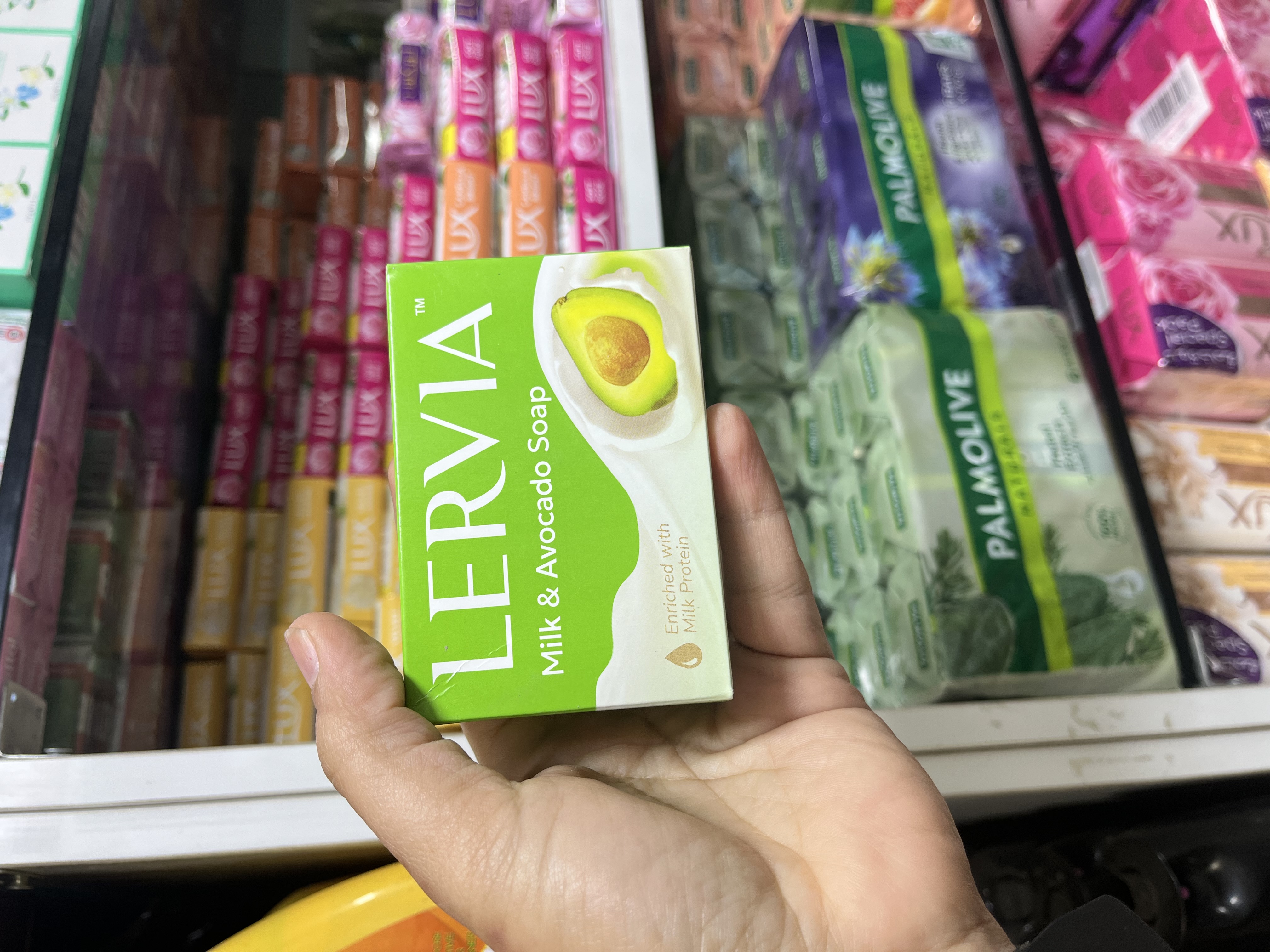 صـابـون شـیـر و آووکـادو لـرویـا (Lervia) مـدل Milk & Avocado حـاوی پـروتـئیـن شـیـر - ۹۰ گرم