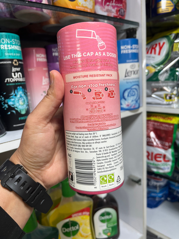 دانههای خوشبوکننده لباس لنور (Lenor) مدل Cherry Blossom & Rose Water - رایحه گل گیلاس و گلاب