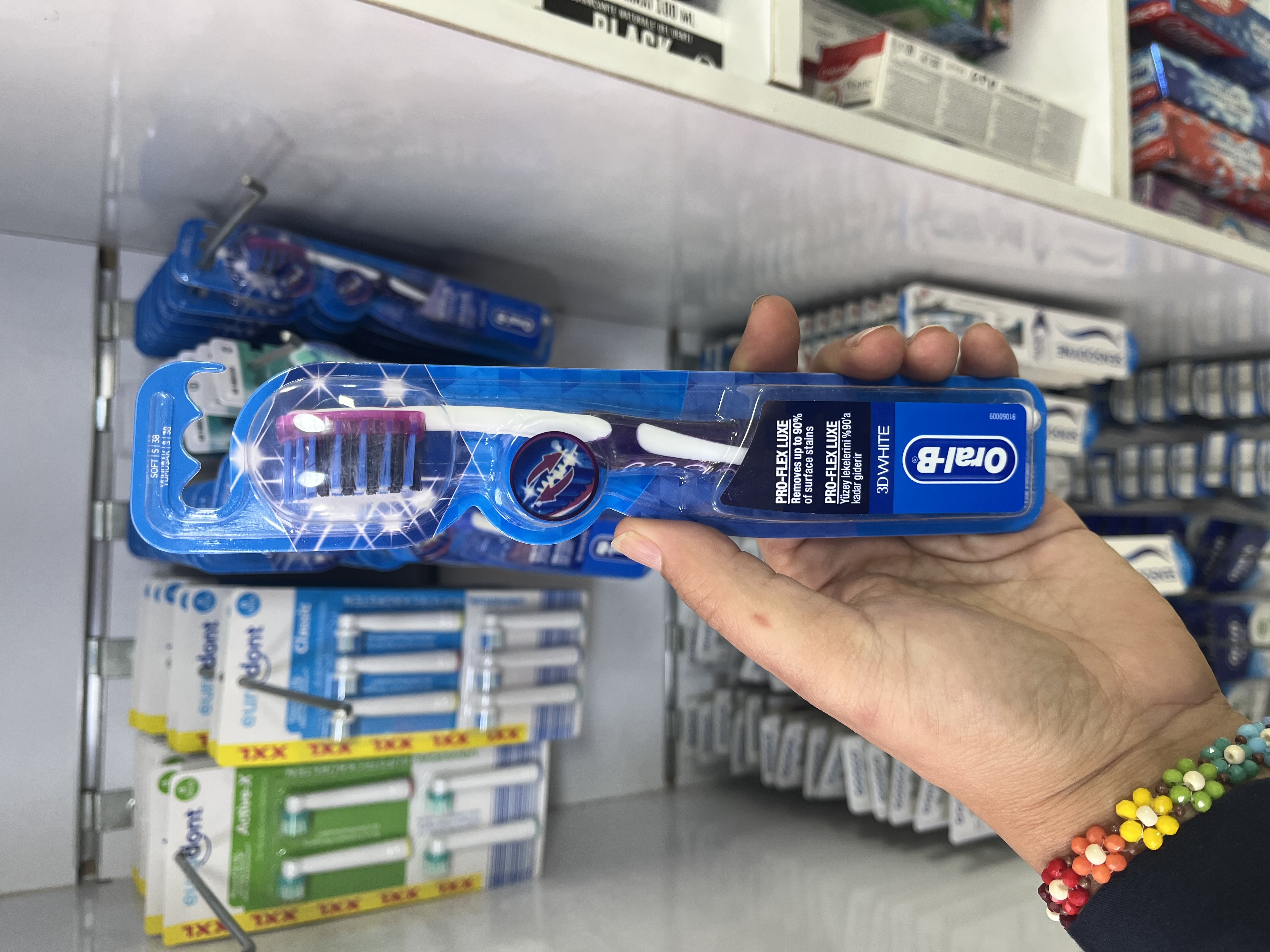 مسواک دستی اورال-بی مدل 3D White Luxe Pro Flex (برس نرم)