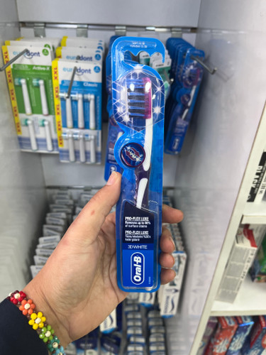 مسواک دستی اورال-بی مدل 3D White Luxe Pro Flex (برس نرم)
