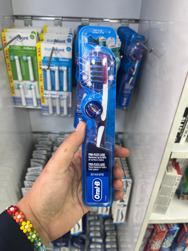 مسواک دستی اورال-بی مدل 3D White Luxe Pro Flex (برس نرم)