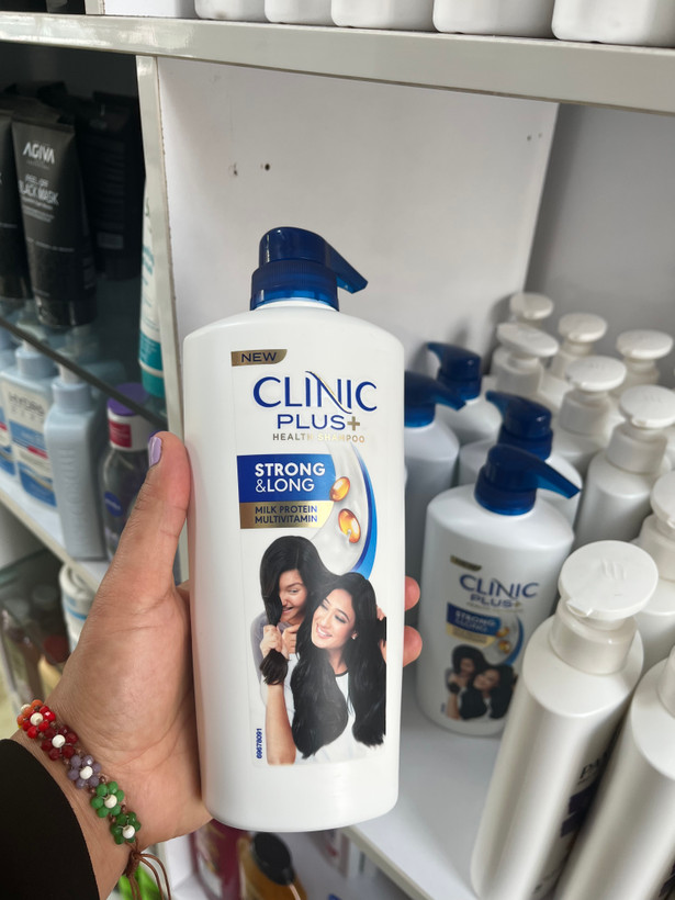 شامپو تقویتکننده و ضدریزش کلینیک پلاس (Clinic Plus) مدل Strong & Long - حاوی پروتئین شیر و مولتیویتامین (۶۵۰ میل)